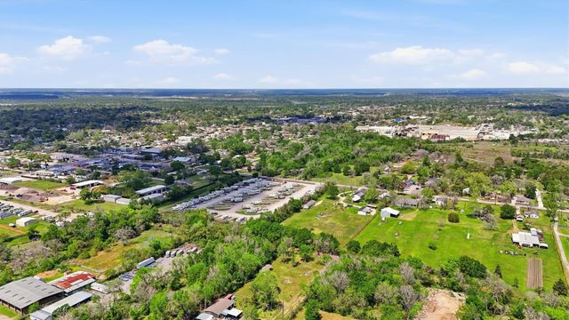 410 Jones Road, Highlands, TX 77562