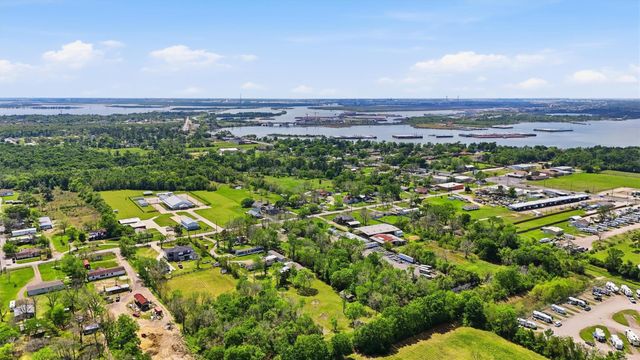 410 Jones Road, Highlands, TX 77562