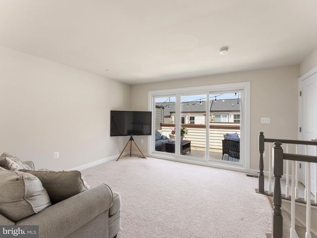 2841 HOKIE LN, Alexandria, VA 22306