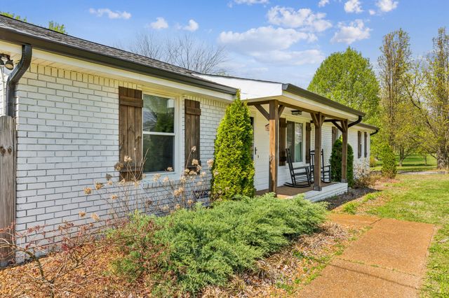 843 N Palmers Chapel Rd, White House, TN 37188