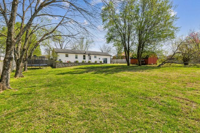 843 N Palmers Chapel Rd, White House, TN 37188