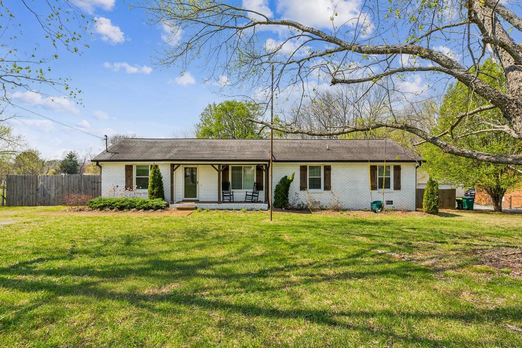 843 N Palmers Chapel Rd, White House, TN 37188