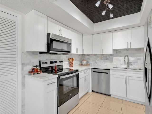 4021 SE 19TH AVENUE 201, Cape Coral, FL 33904