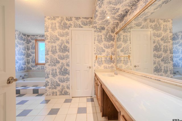 1416 Lazy Ln, Longview, TX 75604
