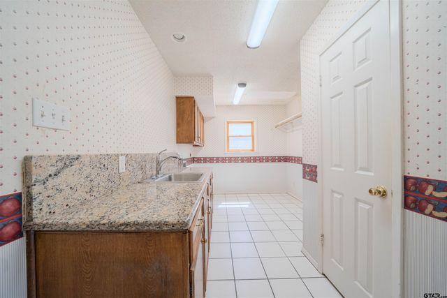 1416 Lazy Ln, Longview, TX 75604
