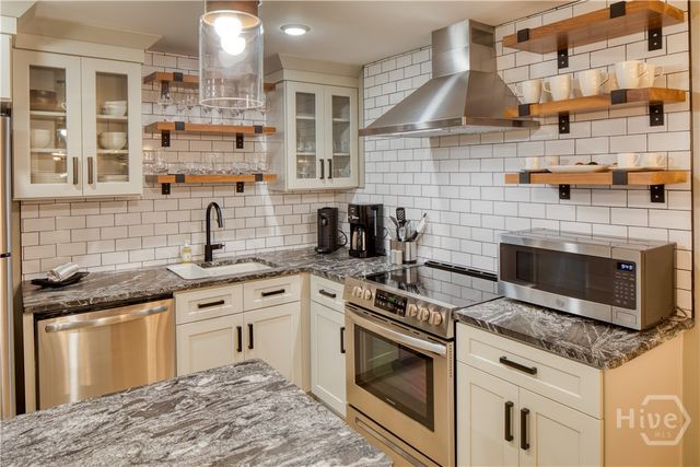 108 W Jones Street, Savannah, GA 31401