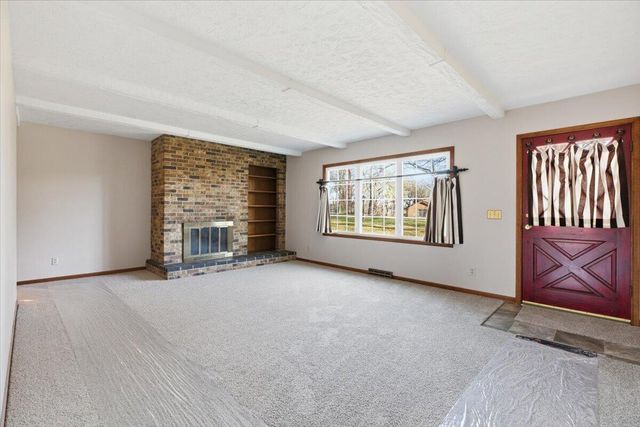 20898 BOUVIER Lane, Council Bluffs, IA 51503