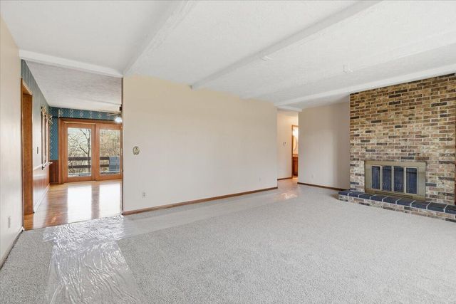 20898 BOUVIER Lane, Council Bluffs, IA 51503