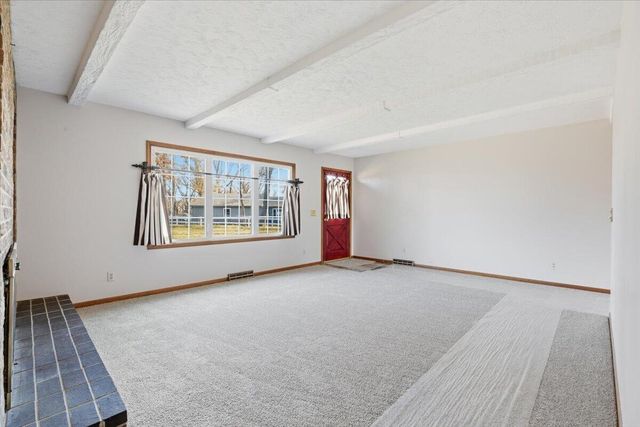 20898 BOUVIER Lane, Council Bluffs, IA 51503