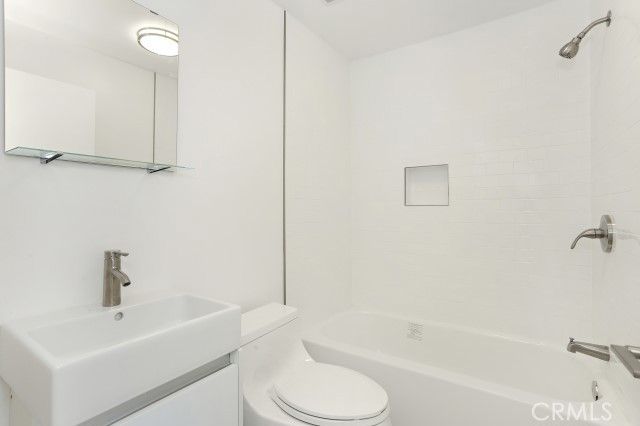 6745 Laurel Canyon 206, North Hollywood, CA 91606
