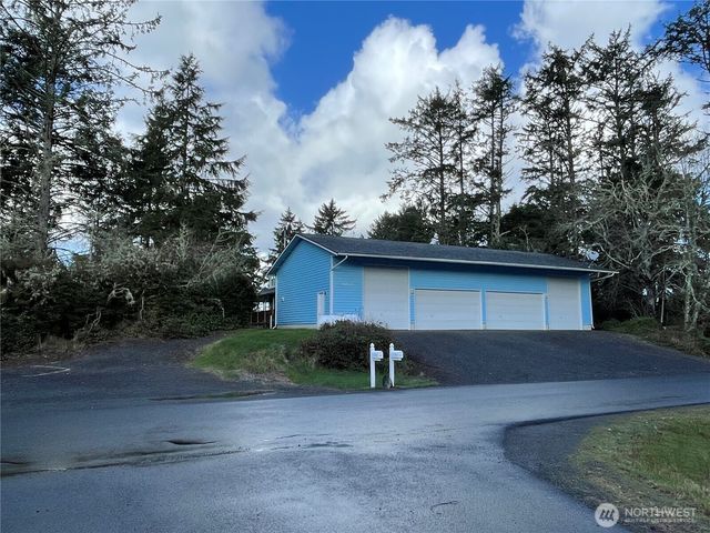 653 Sunset Avenue NE, Ocean Shores, WA 98569