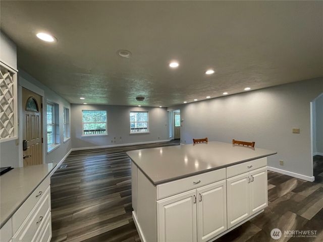 653 Sunset Avenue NE, Ocean Shores, WA 98569