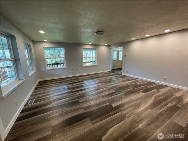 653 Sunset Avenue NE, Ocean Shores, WA 98569