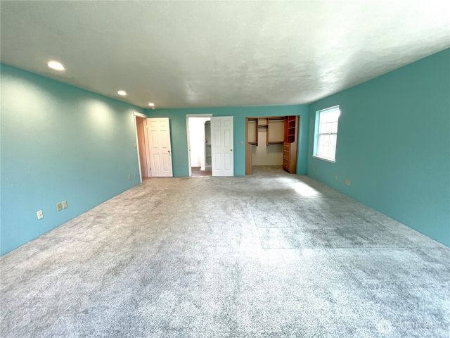 653 Sunset Avenue NE, Ocean Shores, WA 98569