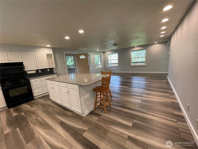 653 Sunset Avenue NE, Ocean Shores, WA 98569