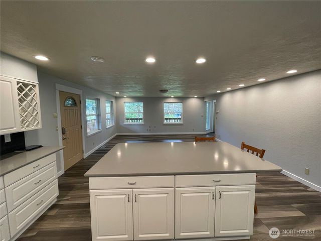 653 Sunset Avenue NE, Ocean Shores, WA 98569