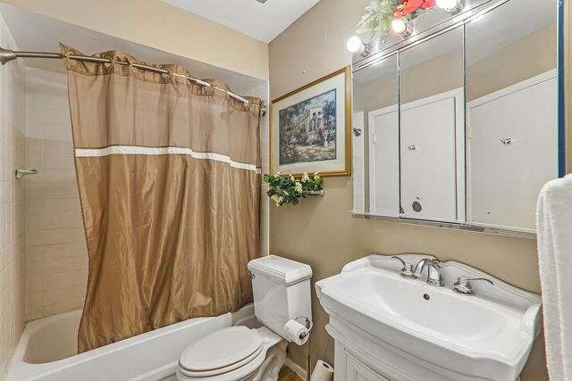 1308 Inverrary Lane 16D, Palatine, IL 60074