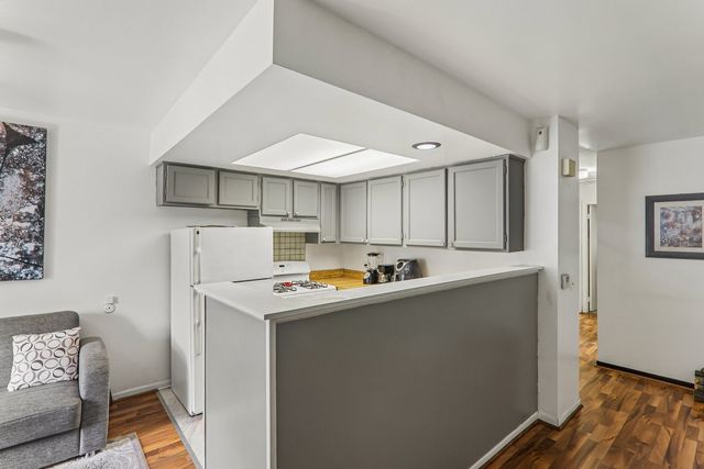1308 Inverrary Lane 16D, Palatine, IL 60074