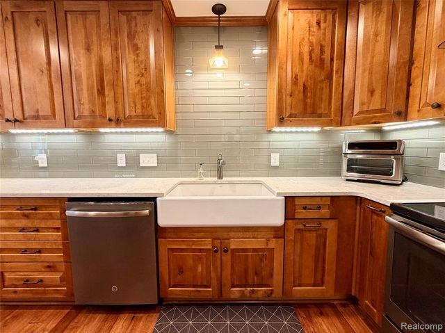 48148 Colony Farm Circle Circle, Plymouth, MI 48170