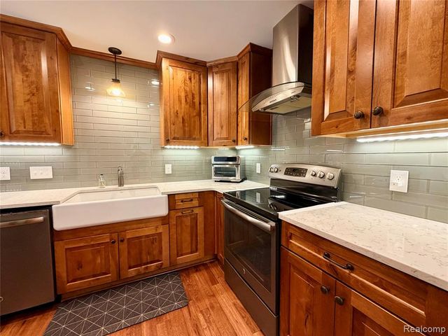 48148 Colony Farm Circle Circle, Plymouth, MI 48170