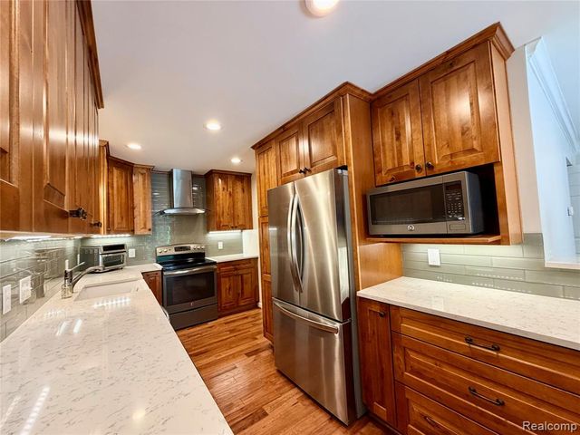 48148 Colony Farm Circle Circle, Plymouth, MI 48170