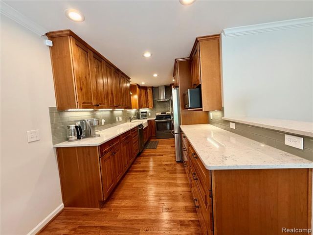48148 Colony Farm Circle Circle, Plymouth, MI 48170