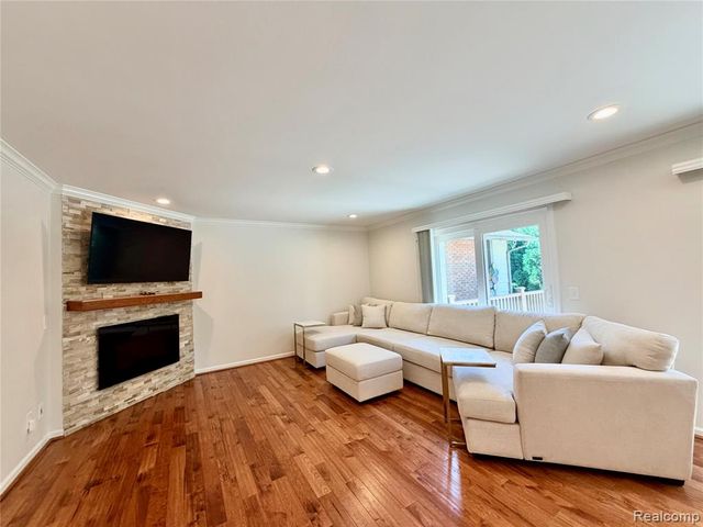 48148 Colony Farm Circle Circle, Plymouth, MI 48170