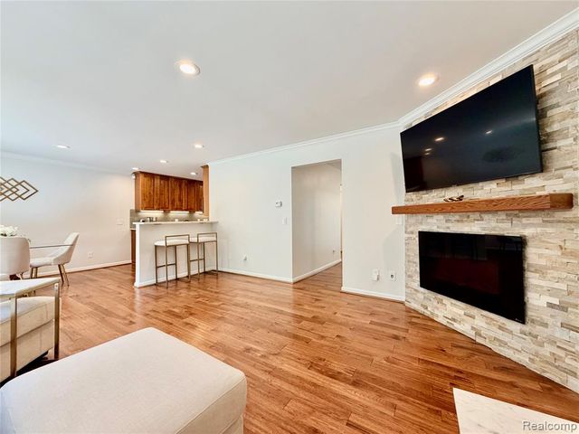 48148 Colony Farm Circle Circle, Plymouth, MI 48170