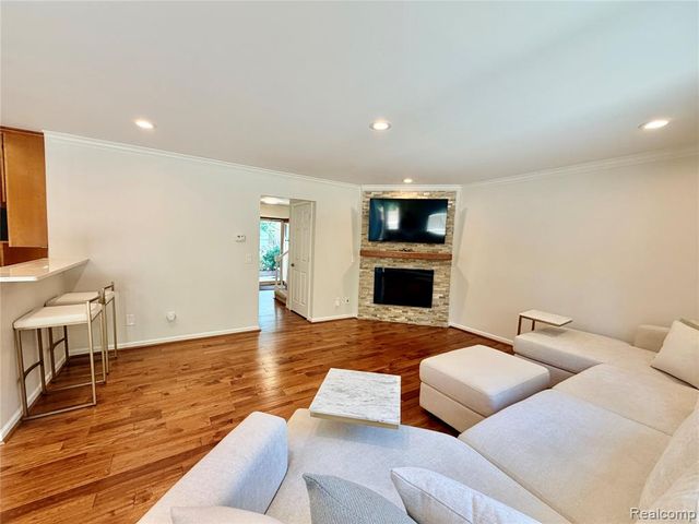 48148 Colony Farm Circle Circle, Plymouth, MI 48170