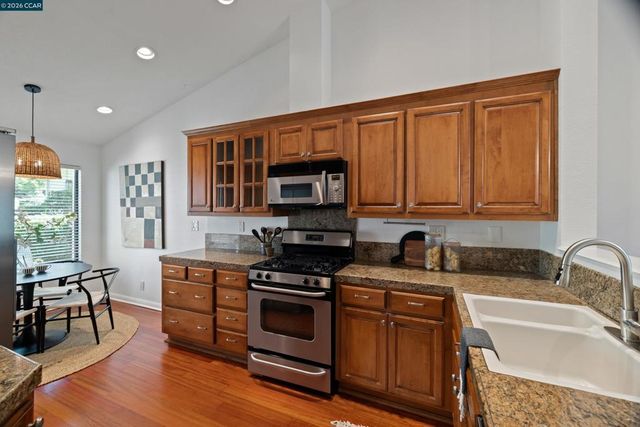 467 Beacon Ridge Ln, Walnut Creek, CA 94597