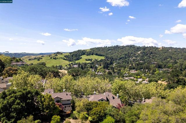 467 Beacon Ridge Ln, Walnut Creek, CA 94597