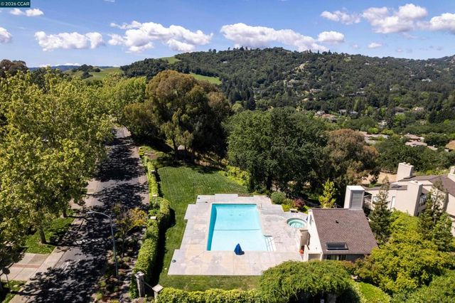 467 Beacon Ridge Ln, Walnut Creek, CA 94597