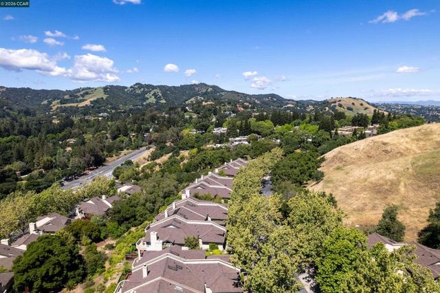 467 Beacon Ridge Ln, Walnut Creek, CA 94597