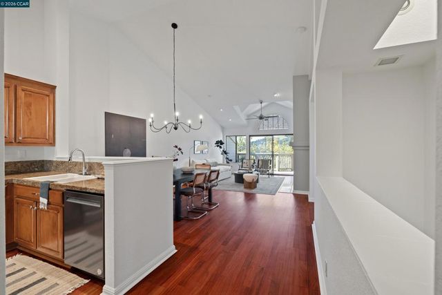 467 Beacon Ridge Ln, Walnut Creek, CA 94597