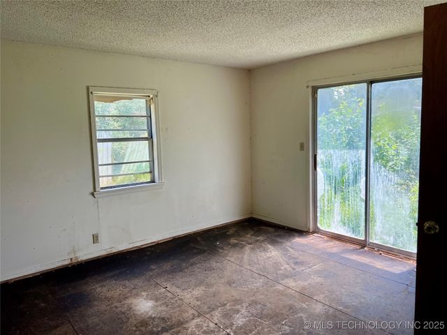 1636 E 4th Street, Okmulgee, OK 74447