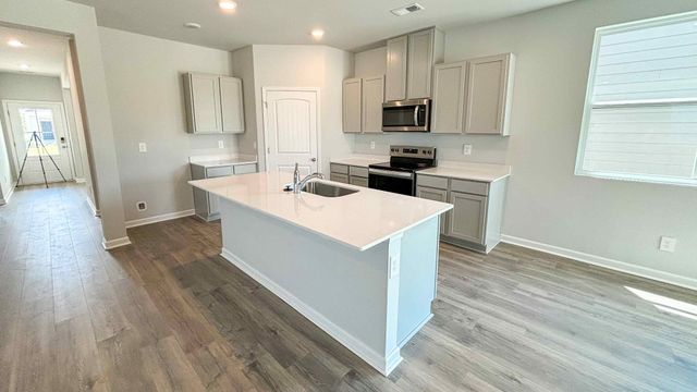 4020 Red Hawk Rd, Columbia, TN 38401