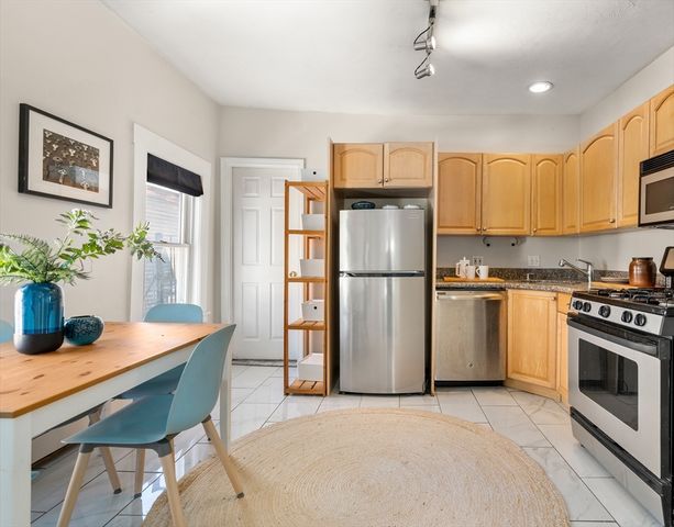 321 Columbia Street 3, Cambridge, MA 02141