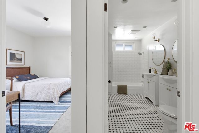 2640 S Hobart Boulevard, Los Angeles, CA 90018