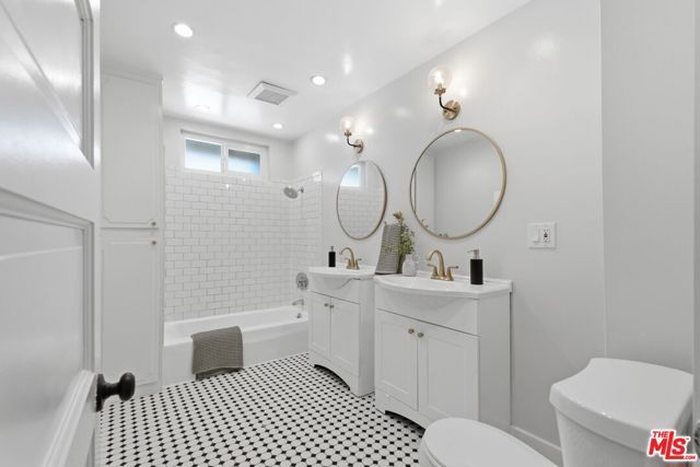 2640 S Hobart Boulevard, Los Angeles, CA 90018