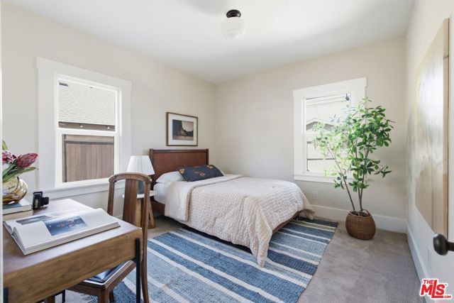 2640 S Hobart Boulevard, Los Angeles, CA 90018
