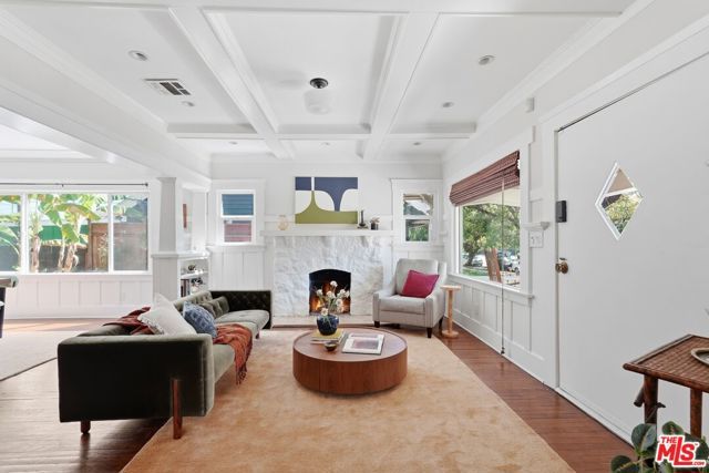 2640 S Hobart Boulevard, Los Angeles, CA 90018