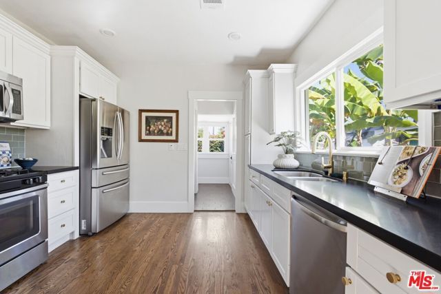 2640 S Hobart Boulevard, Los Angeles, CA 90018