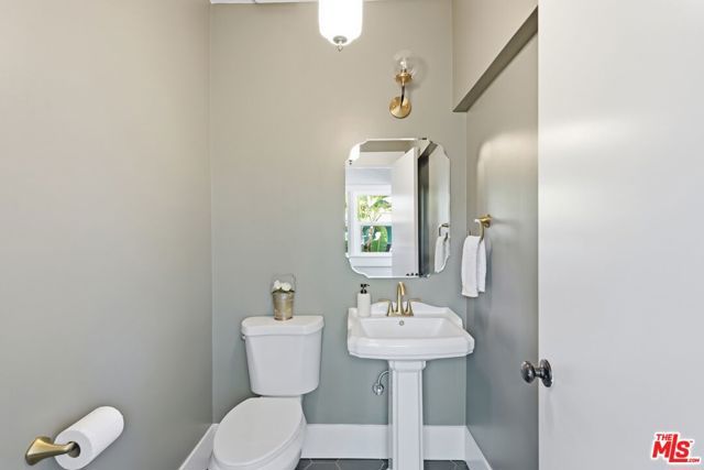 2640 S Hobart Boulevard, Los Angeles, CA 90018