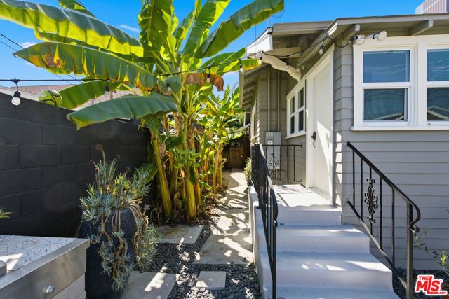 2640 S Hobart Boulevard, Los Angeles, CA 90018