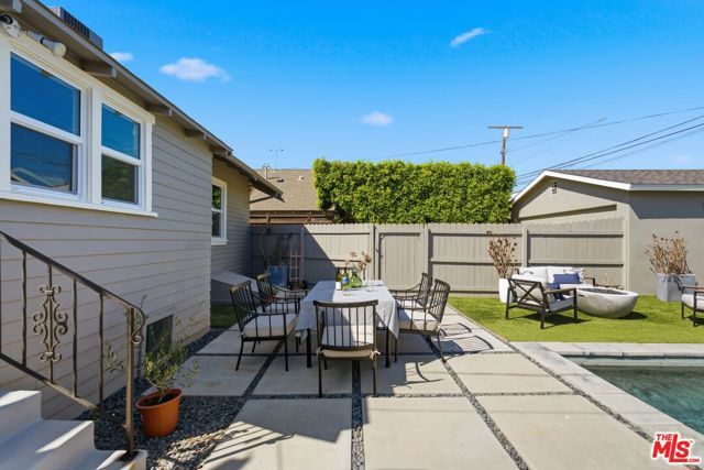 2640 S Hobart Boulevard, Los Angeles, CA 90018