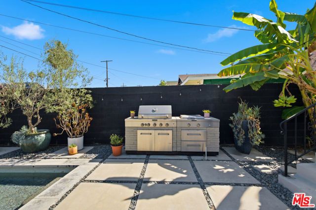 2640 S Hobart Boulevard, Los Angeles, CA 90018