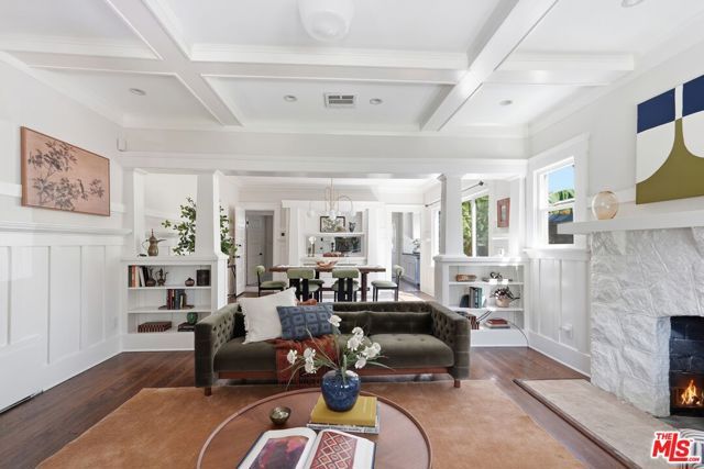 2640 S Hobart Boulevard, Los Angeles, CA 90018