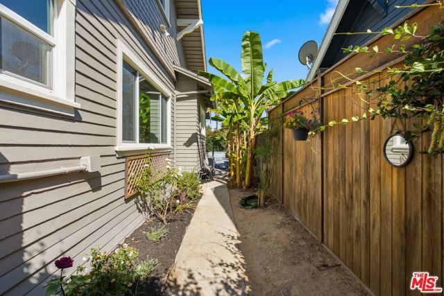2640 S Hobart Boulevard, Los Angeles, CA 90018