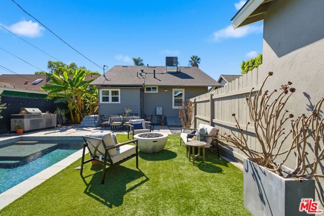 2640 S Hobart Boulevard, Los Angeles, CA 90018