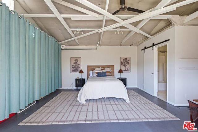 2640 S Hobart Boulevard, Los Angeles, CA 90018